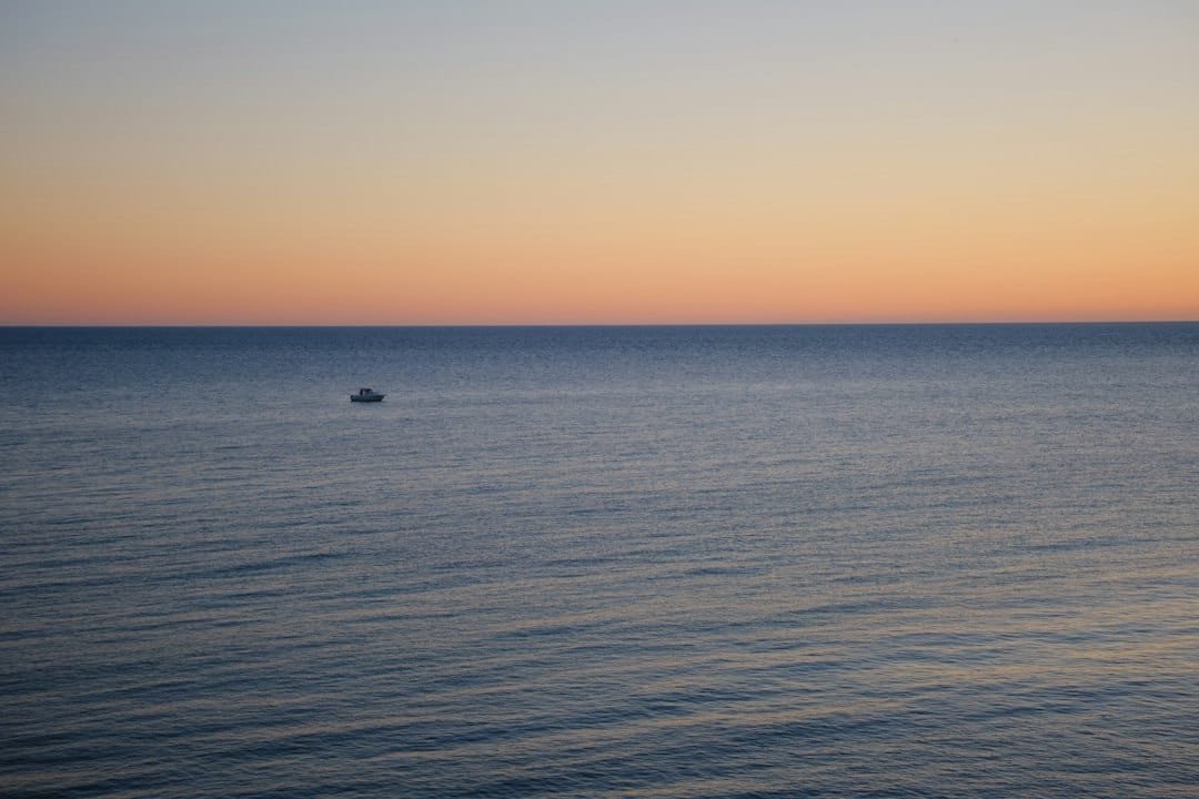 barca en mar en calma, patrona de los marineros